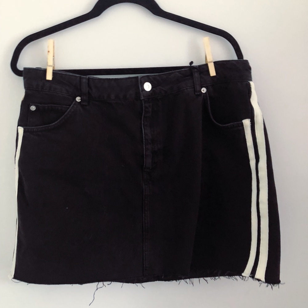 BRAND NEW TOPSHOP DENIM SKIRT